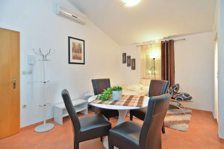 Apartment 258