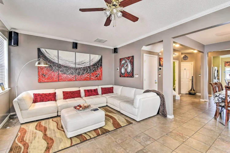 Hampton Home w/ Fireplace + Close to Beaches!