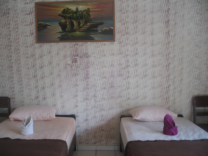 Lovina Central Hostel