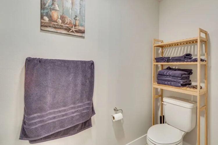 Columbia River Views: Spacious Hammond Getaway!