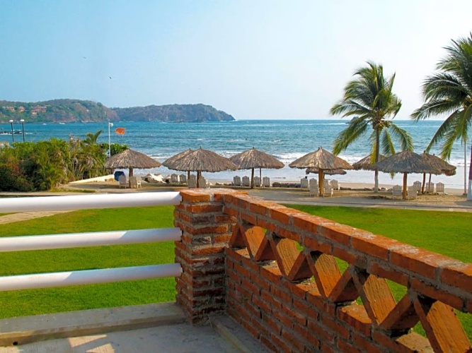 Standard Triple room with sea view