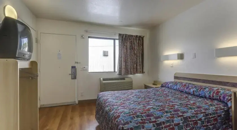 Rodeway Inn & Suites