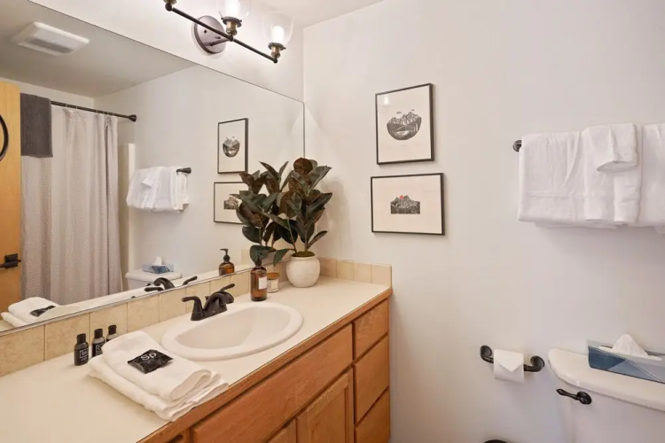 Quail Covey 3 Bedroom Home by RedAwning