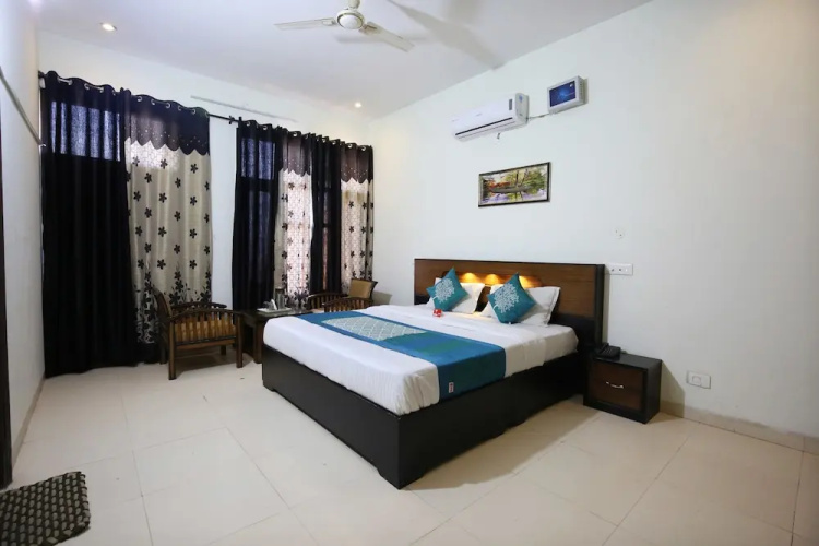 OYO 4890 Sector 21 Panchkula