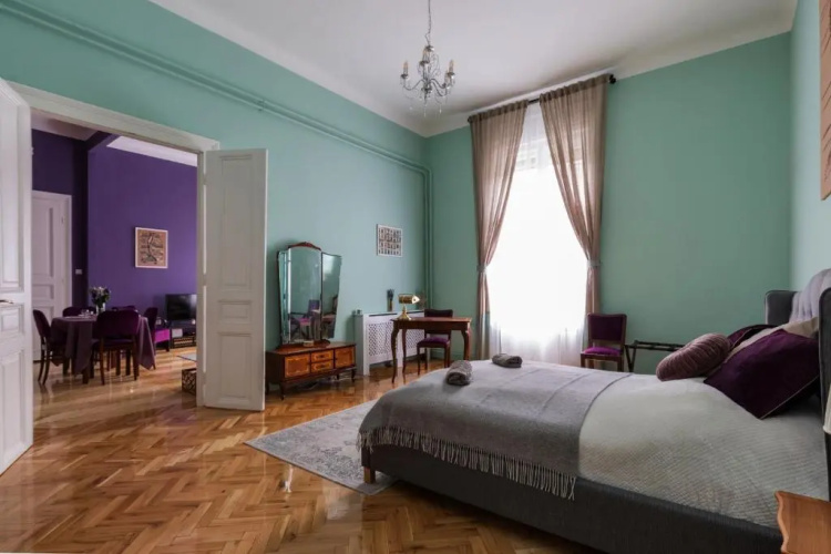 Eclectic Luxury & Spacious 2BR AC Apt in Center