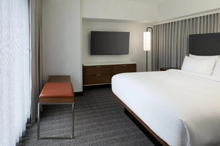 Courtyard By Marriott Montreal Laval