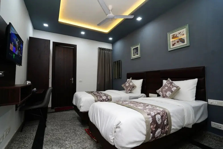 Posh Garden Inn