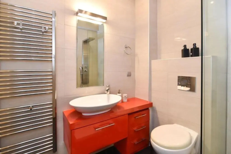 Excellent apartment luxuriously renovated