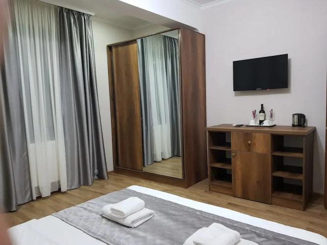 Gold Line Hotel