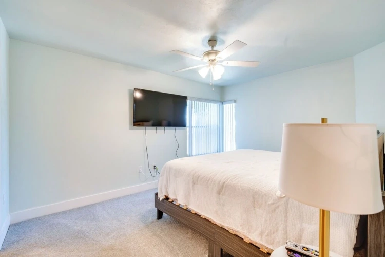 2 Bedrooms Apartment