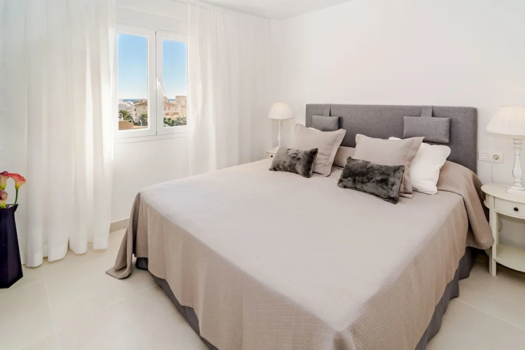 CP- Modern 3 bedroom apt frontline beach