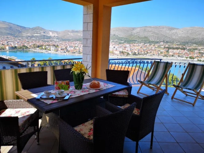 2 Bedrooms Apartment with sea view