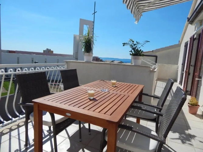 3 Bedrooms Apartment