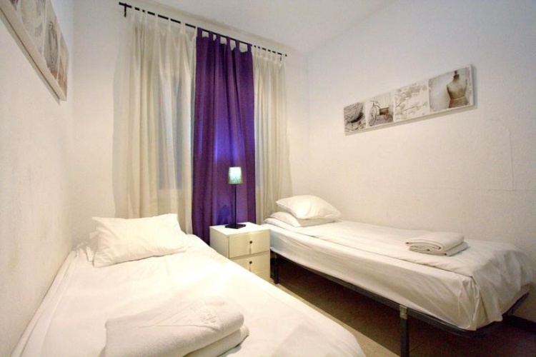 4 Bedrooms Apartment