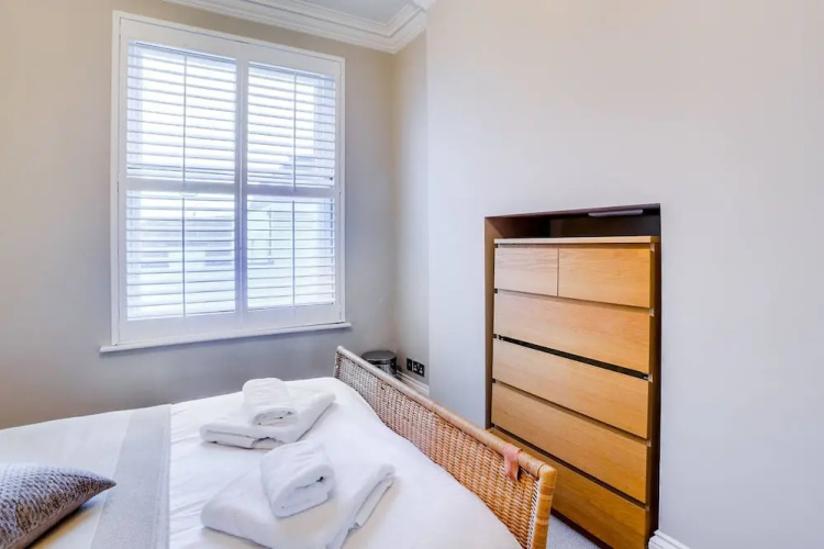 Fulham Large 1 bed Flat in Charming Building