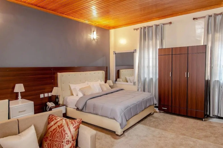 EZRA BOUTIQUE HOTEL by The Weekender