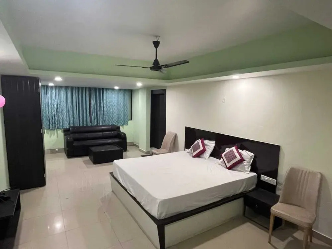 Raj Mahal Rooms & Banquet Hall