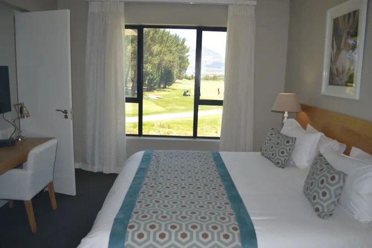 2 Bedrooms Comfort Suite with golf view
