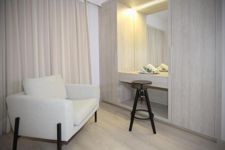 1 Bedroom Apartment with city view