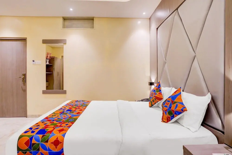 Fabhotel Abrol Suites