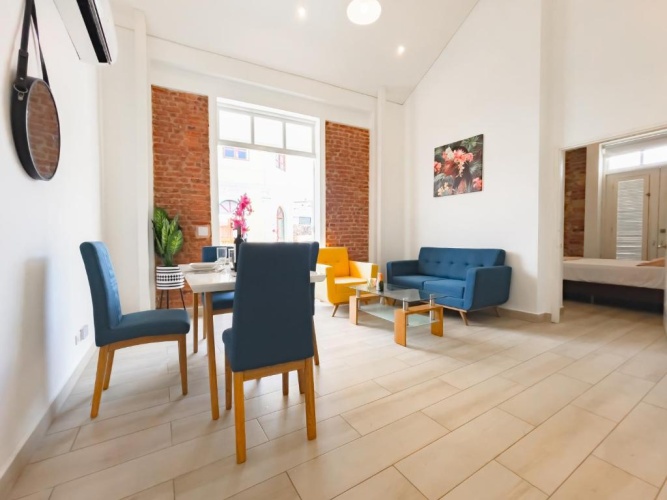 2 Bedrooms Apartment