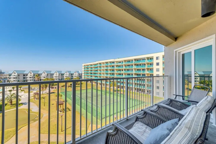 Gulf Highlands Getaway w/ 6 Pools & Beach Access