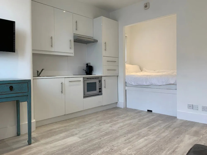 Bright Studio in Earl's Court