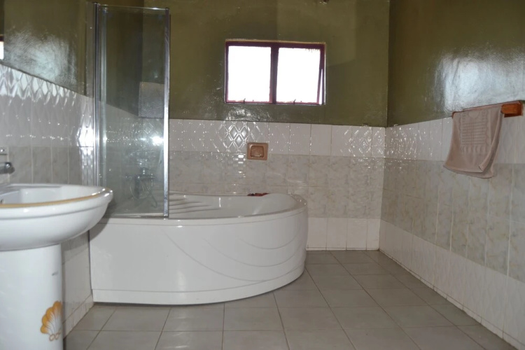 Pentastar Kubu Hotel