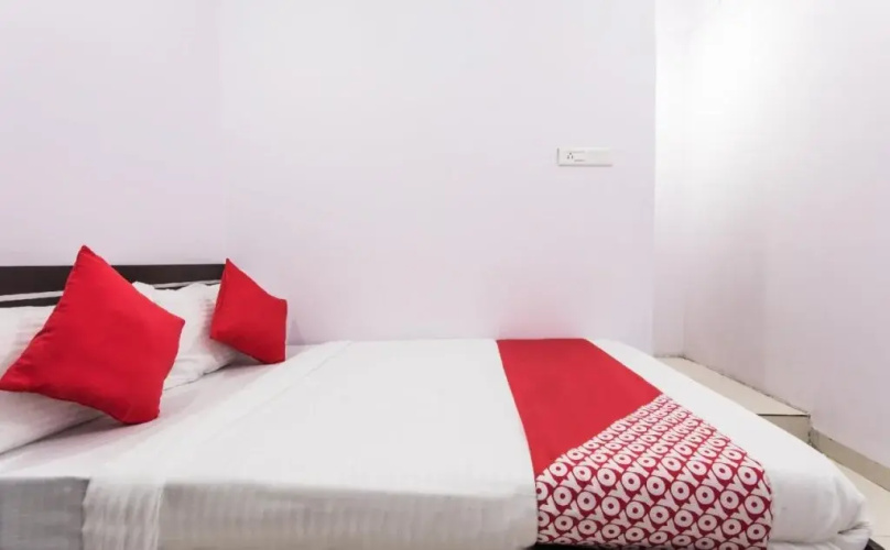 OYO 19316 Hotel Mahati