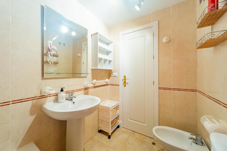 2 Bedrooms Bungalow