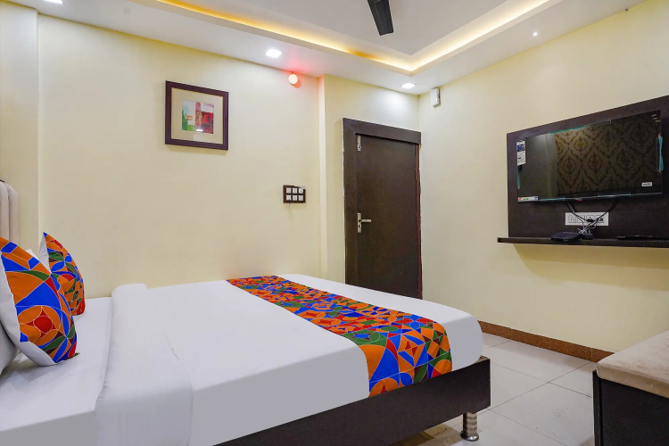 Fabhotel The Shan Palace