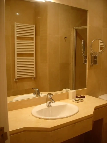 2 Bedrooms Studio