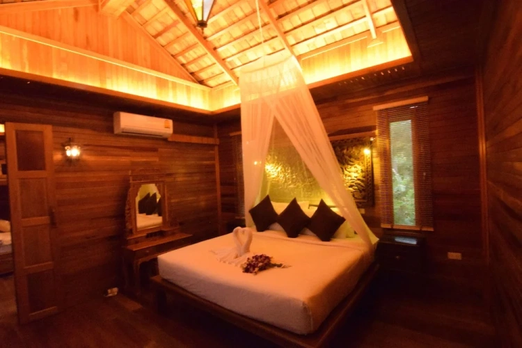 6 Bedrooms Villa with balcony