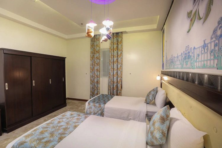 Meral Crown Hotel