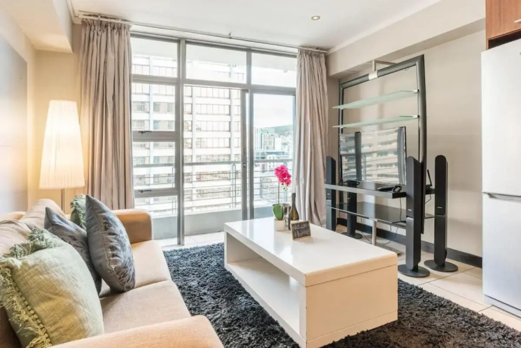 Studio close to CTICC w Fast WIFI & Secure Parking