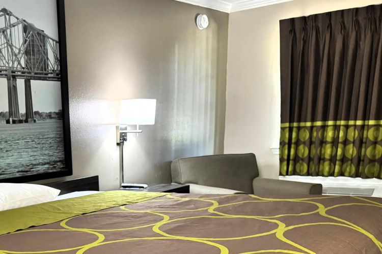 Super 8 by Wyndham Picayune