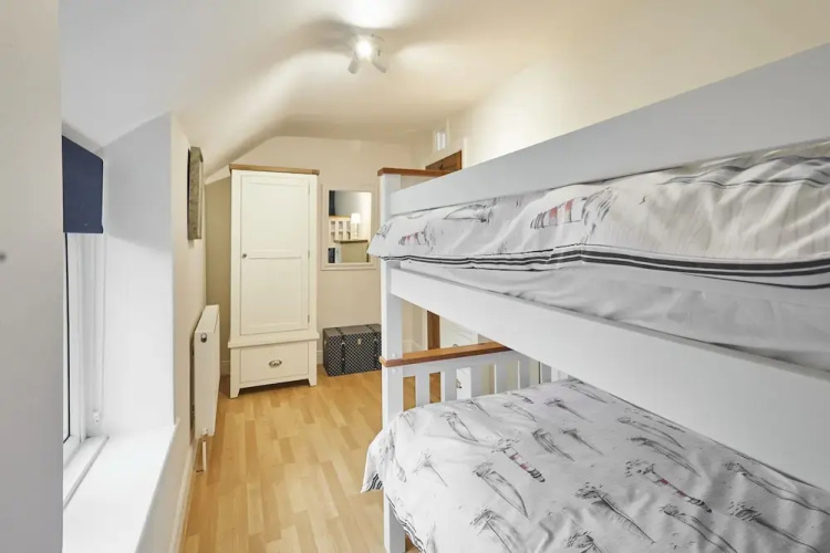 Host Stay Cedar Cottage