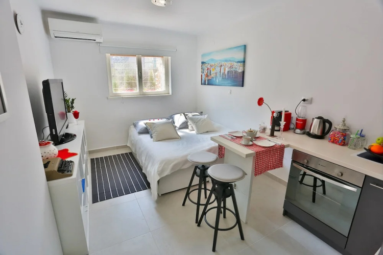 Studio Apartment Laganini