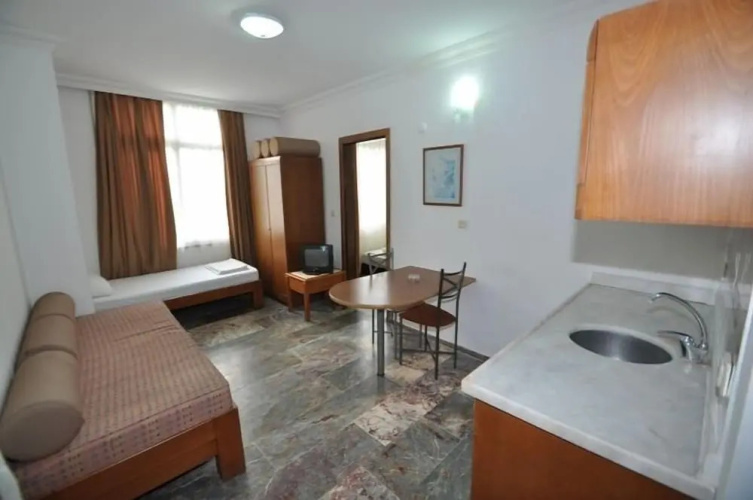 Blue Lagoon Apart Hotel