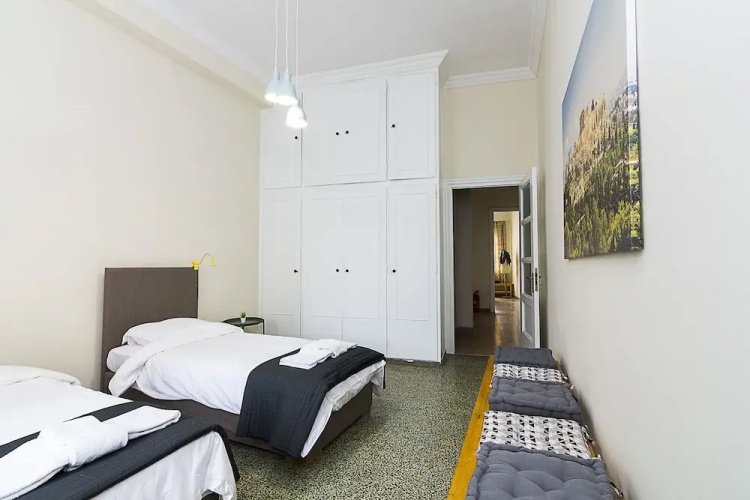 Hippy Decorated 2 Bedrooms Apartment