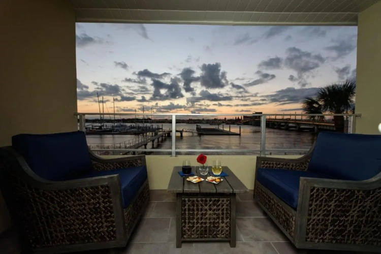 Standard room with balcony and with water view