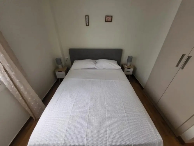 2 bd Renovated Flat at Acropolis