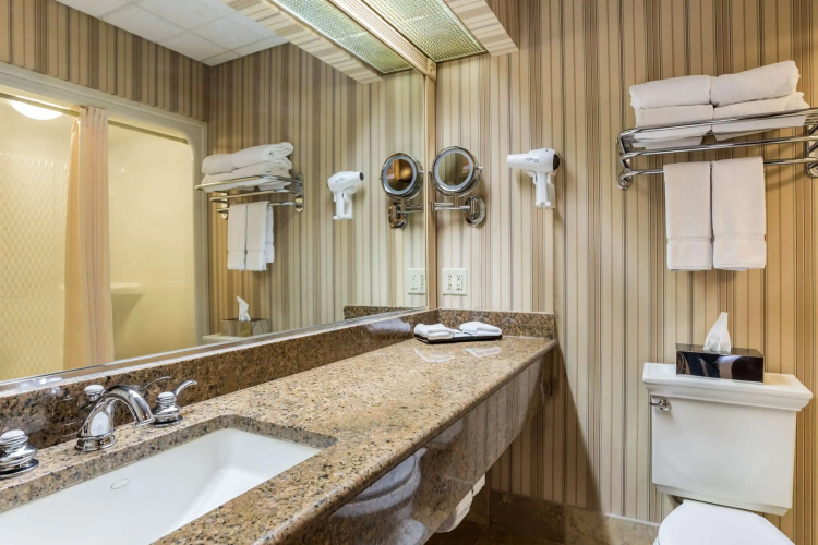 Traditions Hotel & Spa Johnson City - Binghamton, an Ascend Collection Hotel