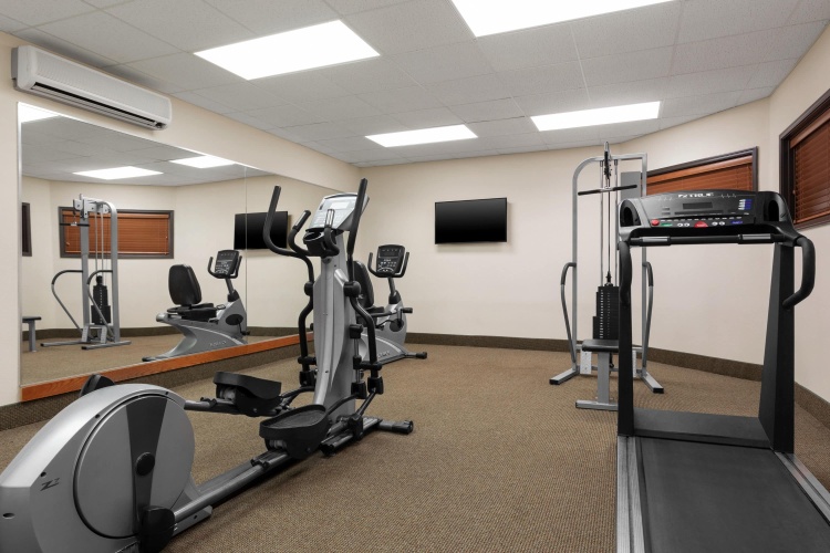 Baymont By Wyndham Greensboro/Coliseum photo 19