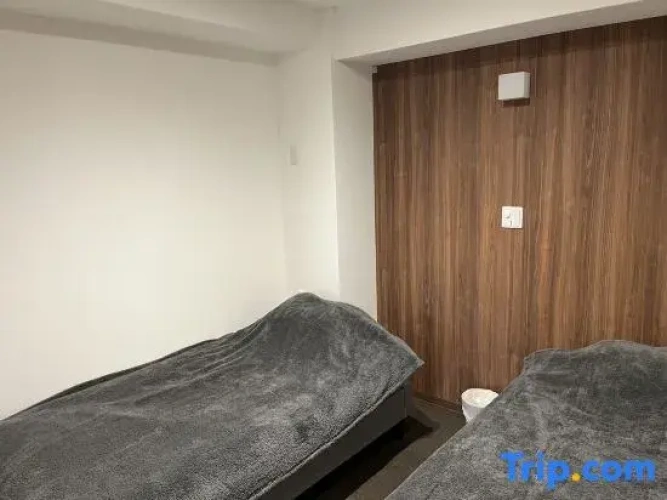 2 Bedrooms Sextuple Apartment