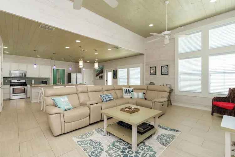 Pet Friendly Shared Pool Sleeps 14
