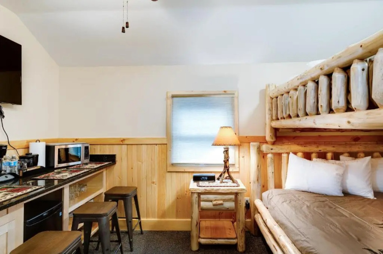 Cobble Mountain Lodge