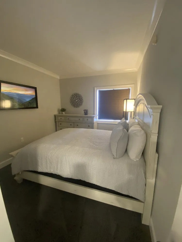 111 3bd 3 Bedroom Condo by RedAwning