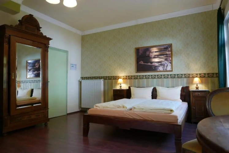 Standard Triple room