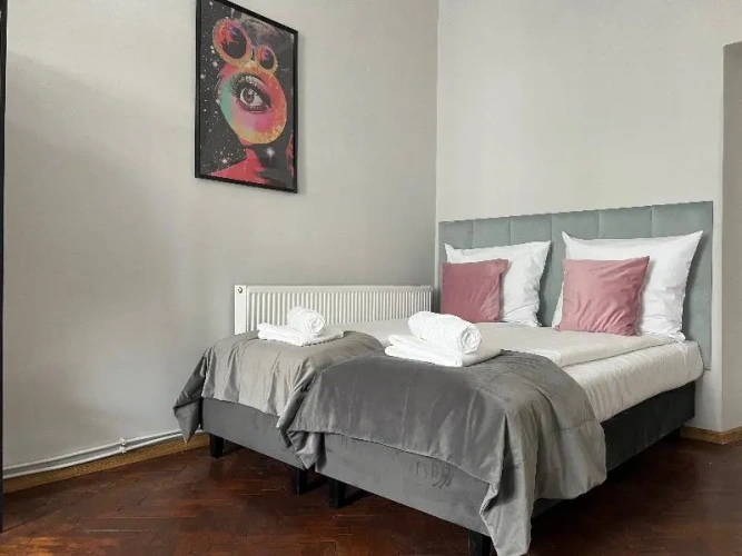2 Bedrooms Apartment